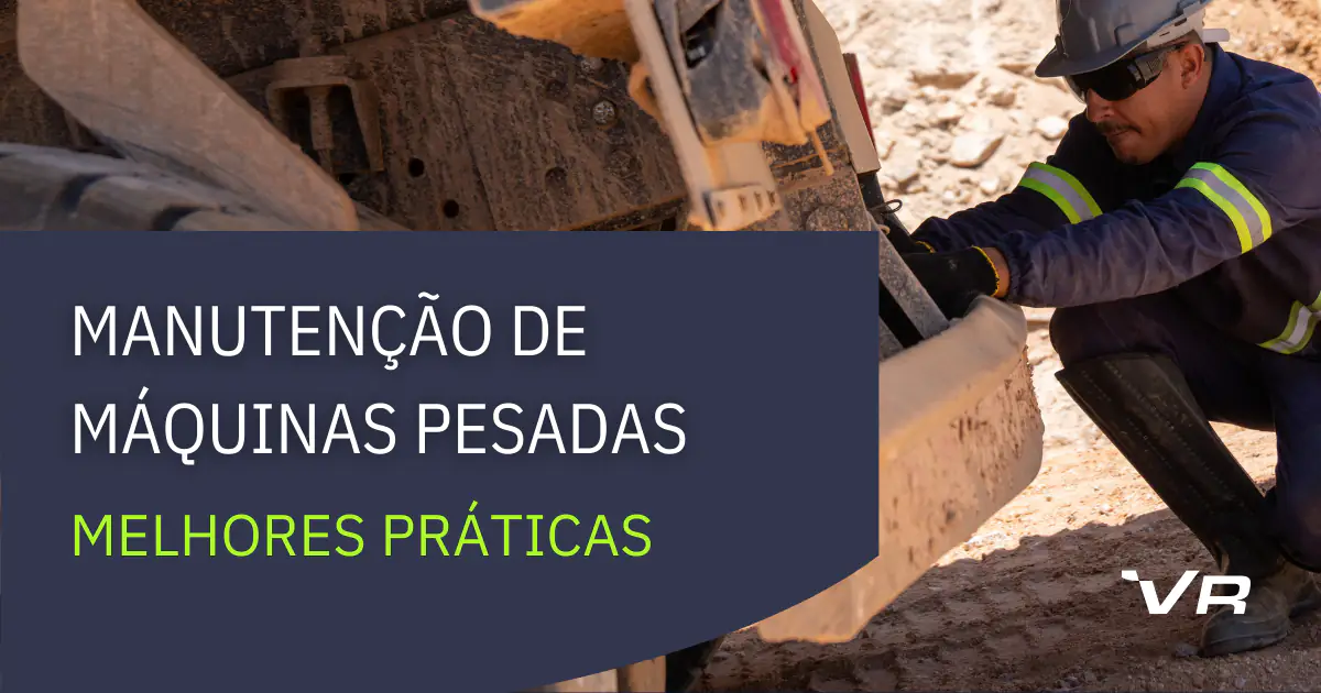 Imagem de um mecânico fazendo manutenção em uma máquina pesada. Na frente, um box azul com um título "Manutenção de Máquinas Pesadas". Ao lado, o icon da VRental em branco.